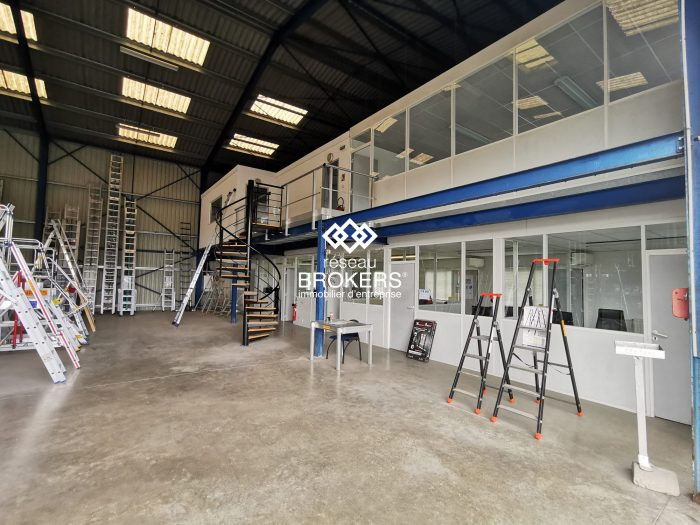 Local commercial à louer, 1560 m² - Bègles 33130