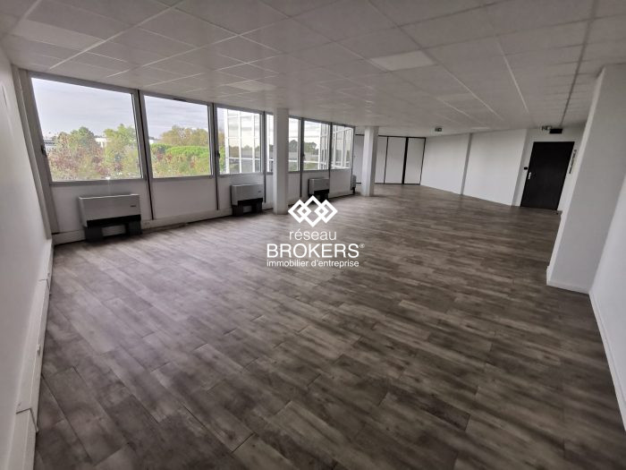 Bureau à louer, 116 m² - Pessac 33600