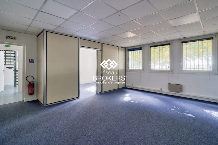 Entrepôt à louer, 385 m² - Lognes 77185