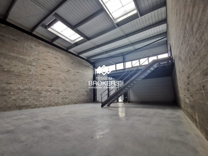 Entrepôt à louer, 206 m² - Beychac-et-Caillau 33750