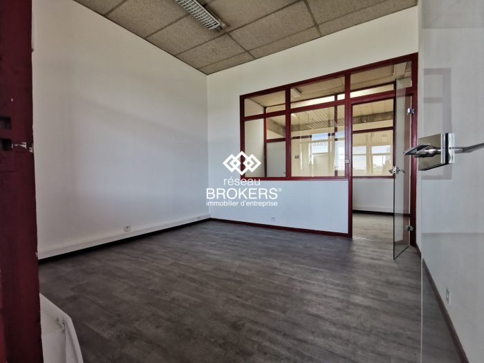 Entrepôt à louer, 200 m² - Blanquefort 33290