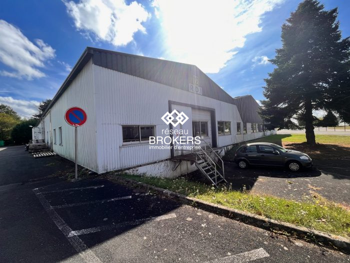 Local industriel à louer, 1065 m² - Cholet 49300
