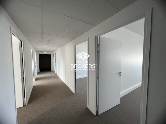 Bureau à louer, 15 m² - Montigny-le-Bretonneux 78180