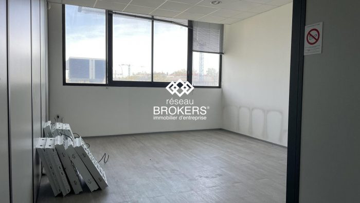 Bureau à louer, 235 m² - Nîmes 30000