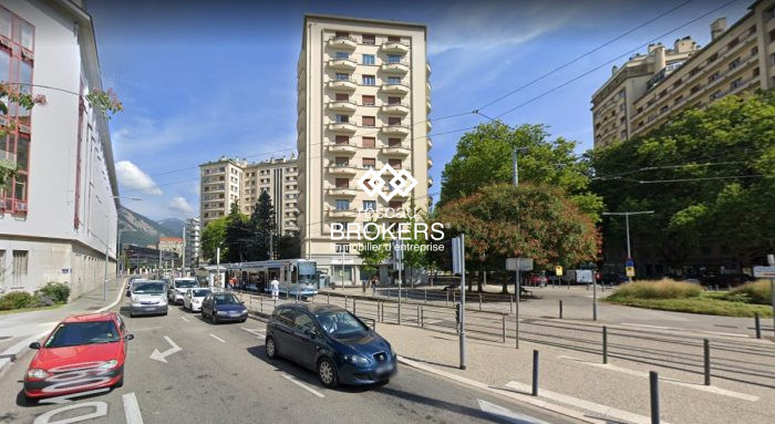 Local commercial à louer, 144 m² - Grenoble 38000