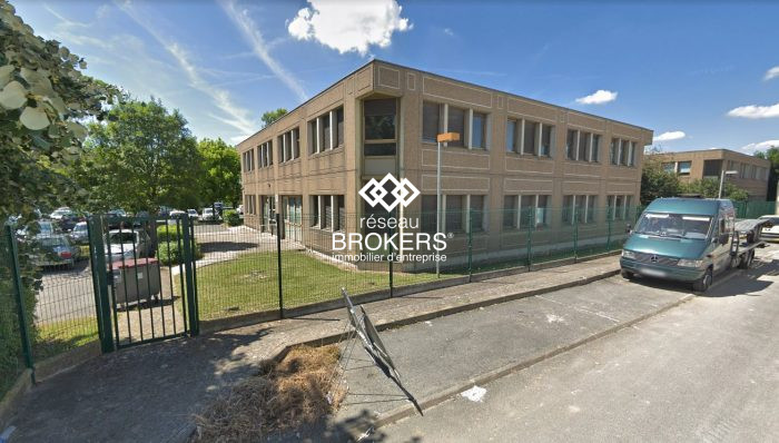Local industriel à louer, 980 m² - Le Coudray-Montceaux 91830