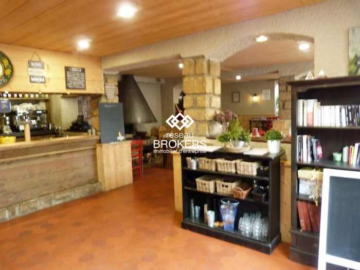 Restaurant, bar à vendre, 130 m² 45 places - Saint-Nectaire 63710