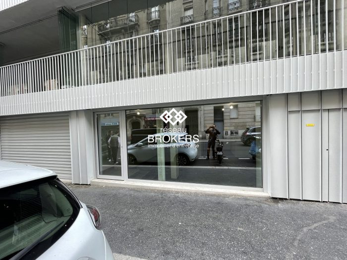 Local commercial à vendre, 113 m² - Paris 75018