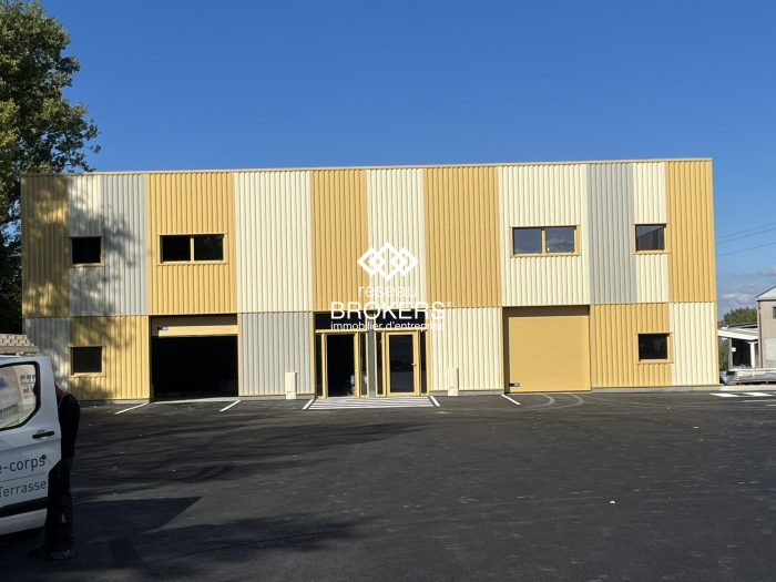 Local industriel à vendre, 335 m² - Saint-Genis-Laval 69230