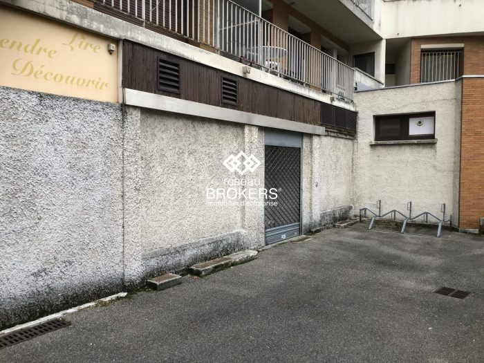 Local commercial à vendre, 238 m² - Grenoble 38100