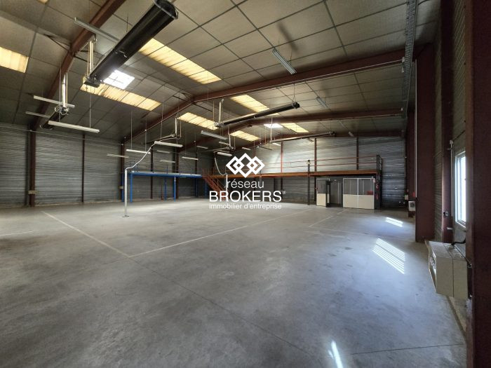 Entrepôt à vendre, 900 m² - Méry-sur-Oise 95540