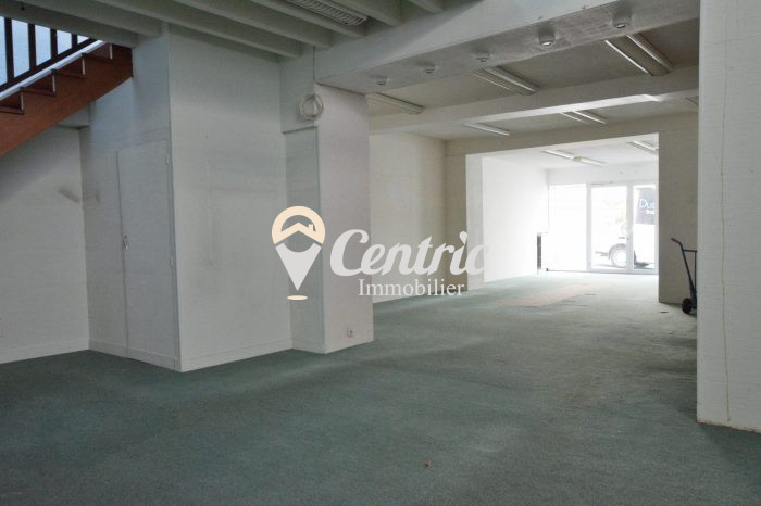 Building for rent, 115 m² - Bressuire 79300