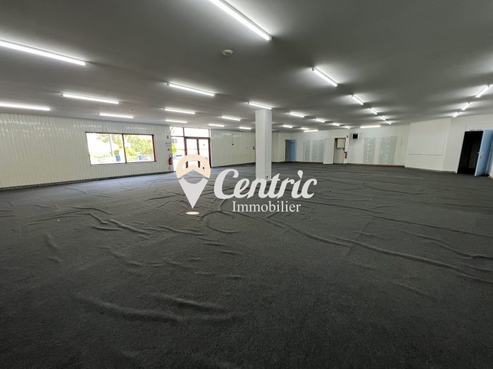 Commercial premises for rent, 254 m² - Bressuire 79300