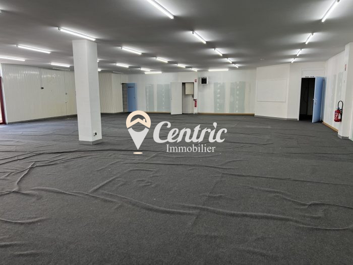 Commercial premises for rent, 254 m² - Bressuire 79300