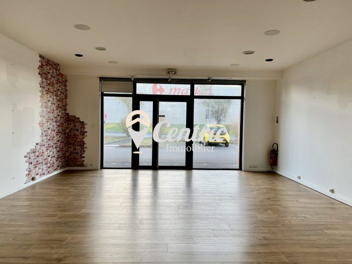 Shop for rent, 65 m² - Bressuire 79300