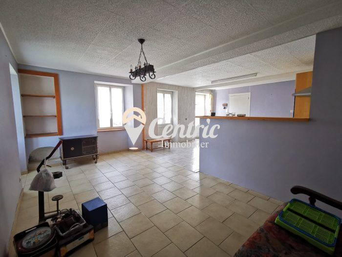 Old house for sale, 4 rooms - Chiché 79350