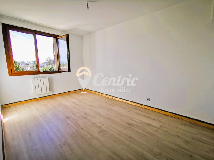 Semi-detached house 2 sides for sale, 4 rooms - Bressuire 79300