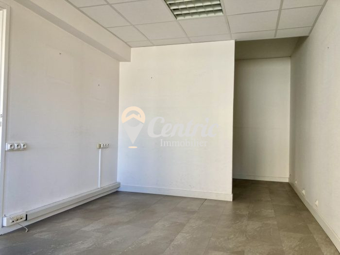 Local professionnel à vendre, 51 m² - Bressuire 79300