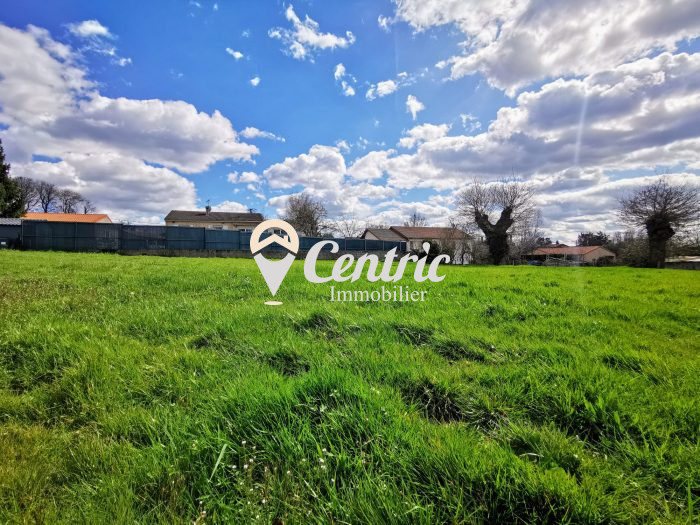 Terrain constructible à vendre, 1255 m² - Boismé 79300