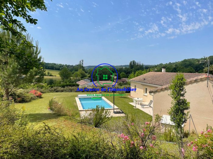 A vendre: Maison de type T7 de 130m² avec piscine, carport et grand jardin