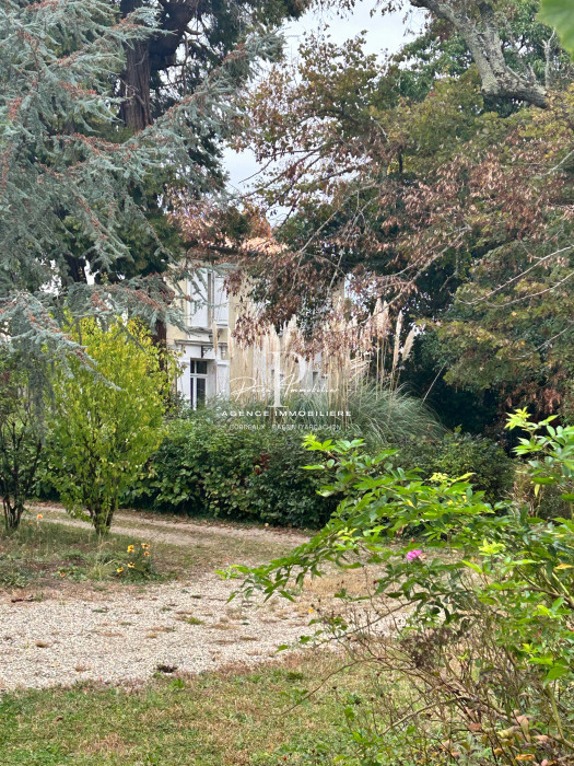 Photo 45 min de Bordeaux - Maison bourgeoise 226m2 avec grand jardin image 8/15