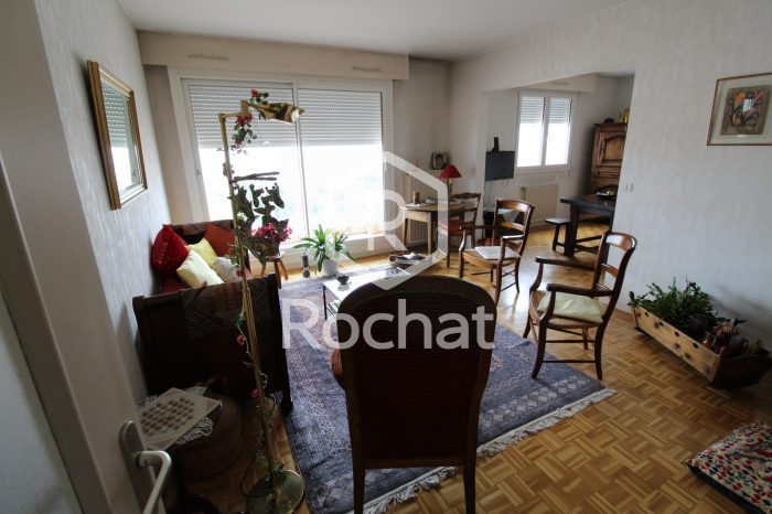 Appartement à vendre en viager, 4 pièces - Vénissieux 69200