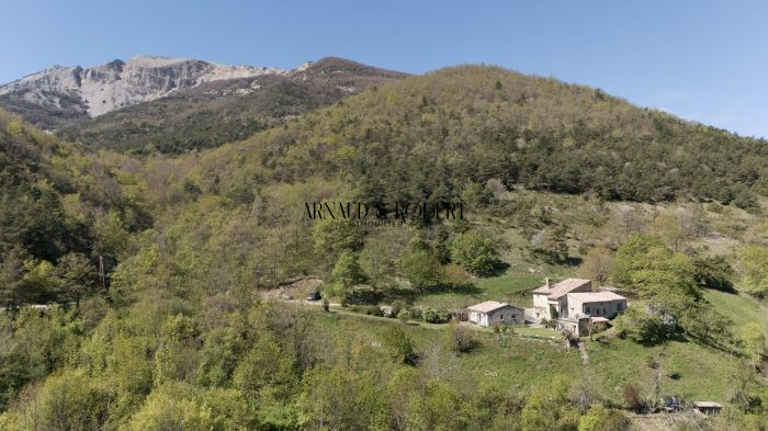 Maison ancienne à vendre, 8 pièces - Montjoux 26220