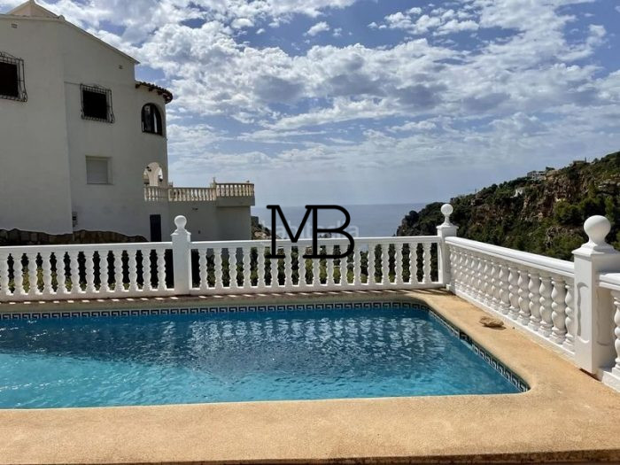 Photo Villa avec vue sur la mer et piscine privée image 1/33