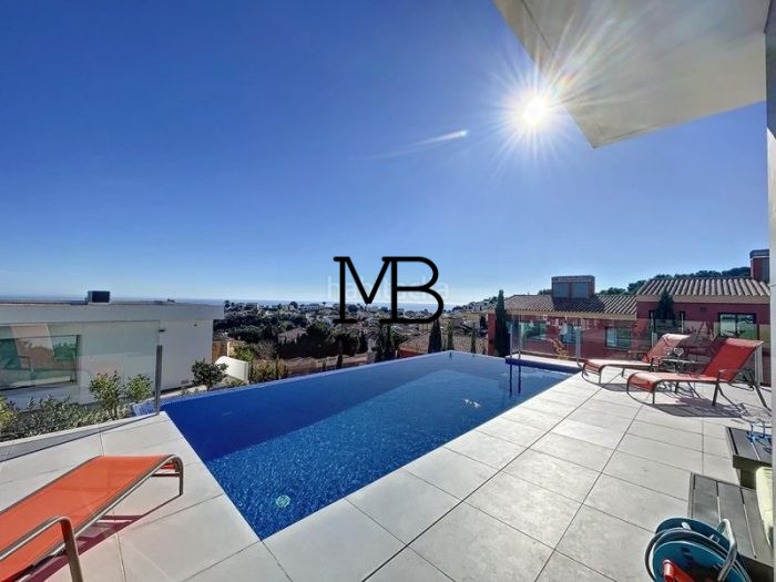Photo Villa moderne avec vue sur la mer image 1/46