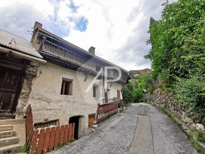Vente Maison/Villa SAINT-MARTIN-DE-QUEYRIERES 05120 Hautes Alpes FRANCE