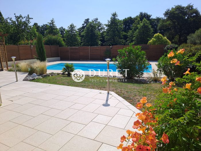 Villa à vendre, 8 pièces - La Roche-sur-Yon 85000