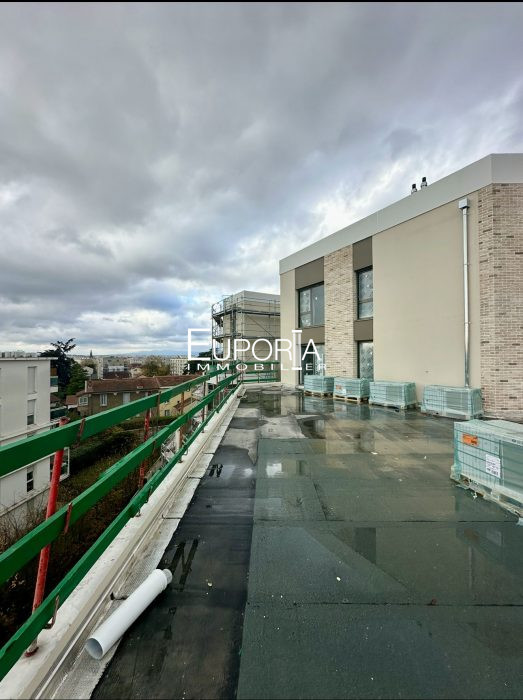 Photo Appartement-Maison sur toit de 90m2 avec terrasse de 103m2 - Caluire-et-Cuire image 2/8