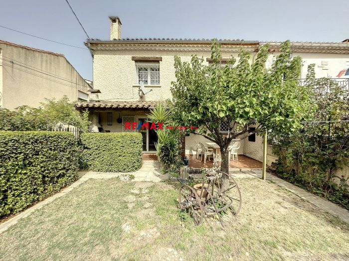 Traditional house for rent, 6 rooms - Nîmes 30900