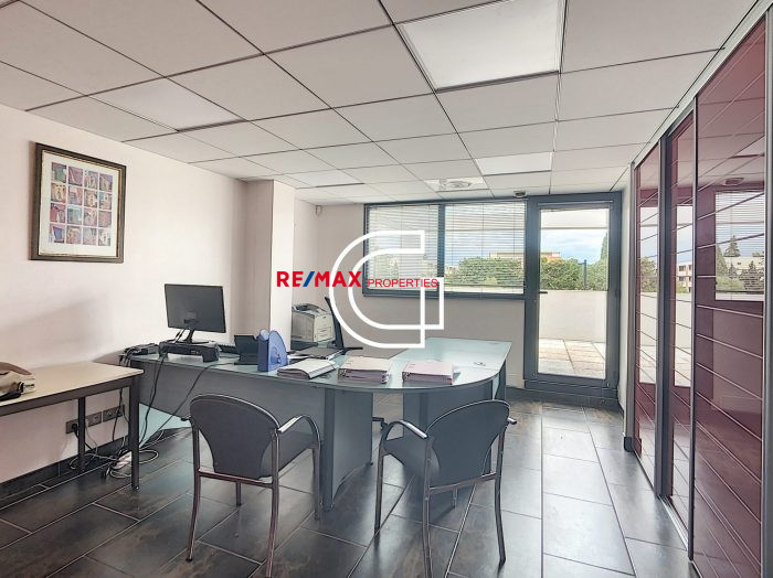 Office for rent, 160 m² - Nîmes 30000