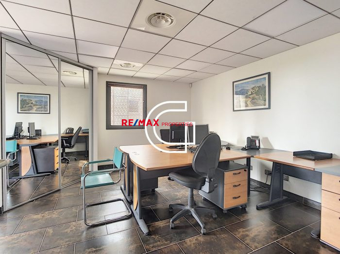 Office for rent, 160 m² - Nîmes 30000