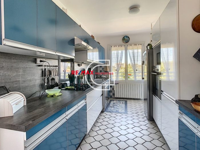 Apartment for sale, 5 rooms - Nîmes 30000