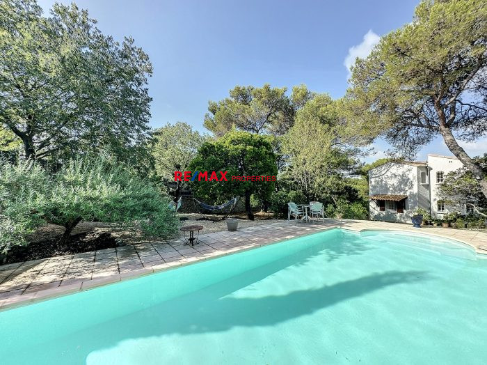 Villa for sale, 6 rooms - Nîmes 30900