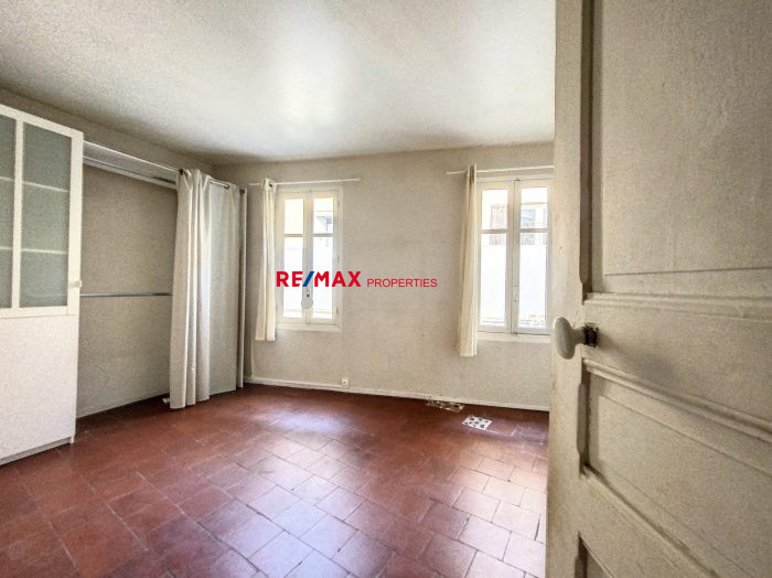 Old house for sale, 3 rooms - Arles 13200