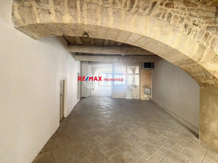 Commercial premises for sale, 126 m² - Nîmes 30000