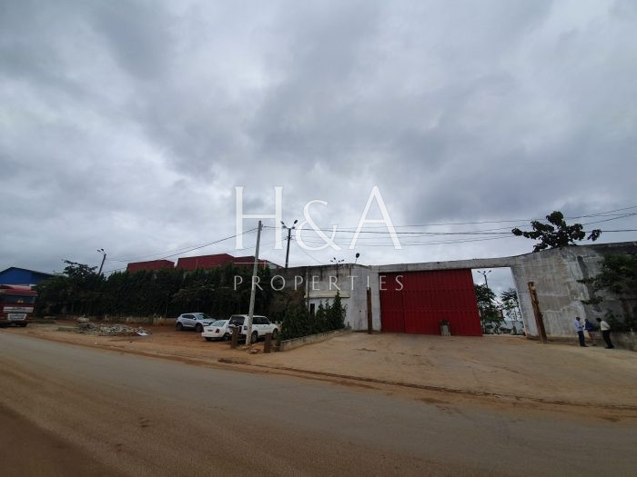 Entrepôt à louer, 4800 m² - Abidjan 225