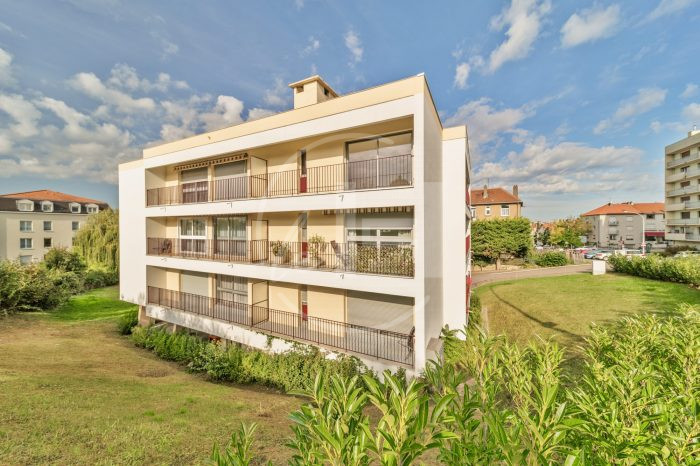 Appartement de 84m2 avec 2 balcons, box et cave à METZ Queuleu : Confort et Tranquillité Assurés !