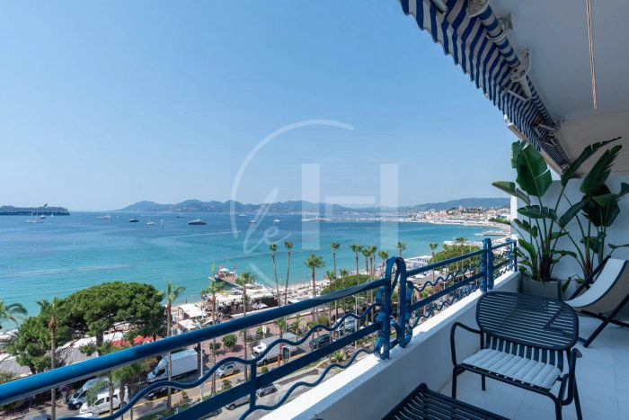 Photo Côte d'Azur, où le luxe rencontre l'élégance et la vue panoramique sur la mer image 2/19