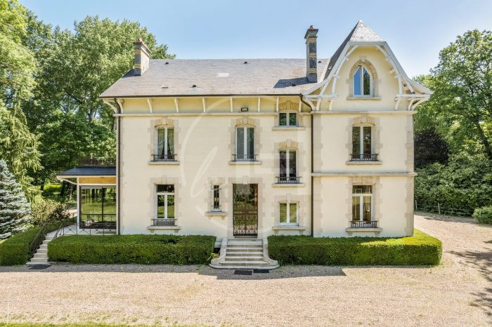 Photo Maison bourgesoise dans Domaine d'exception avec parc de 6 hectares : élégance, modernité et tranquillité image 53/62