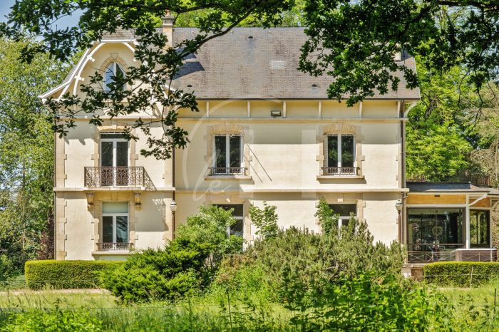 Photo Maison bourgesoise dans Domaine d'exception avec parc de 6 hectares : élégance, modernité et tranquillité image 21/62