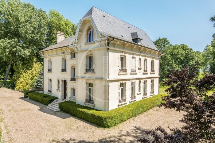 Photo Maison bourgesoise dans Domaine d'exception avec parc de 6 hectares : élégance, modernité et tranquillité image 56/62