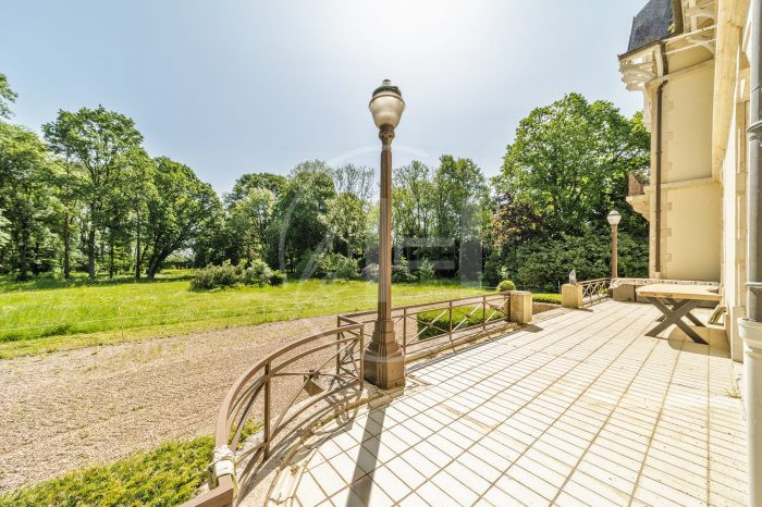 Photo Maison bourgesoise dans Domaine d'exception avec parc de 6 hectares : élégance, modernité et tranquillité image 16/62