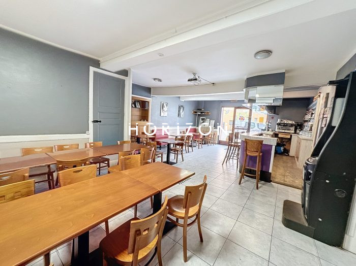 Restaurant, bar à vendre, 140 m² - La Chapelle-de-Guinchay 71570