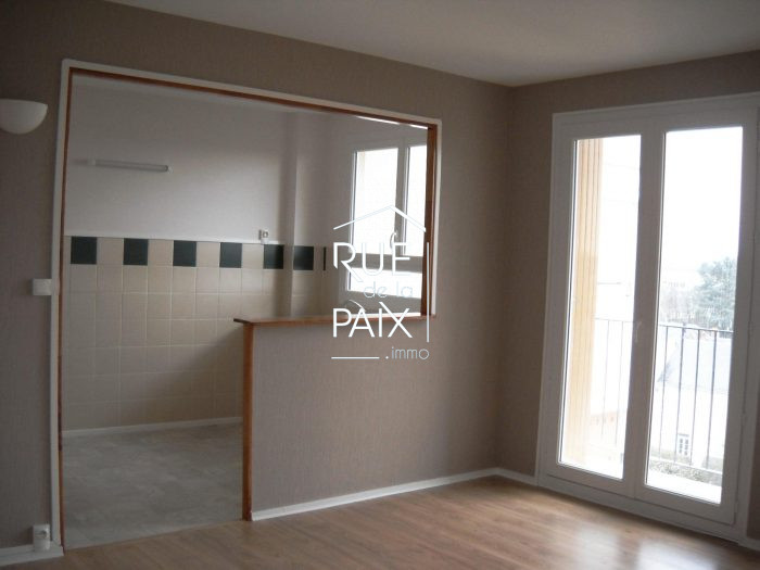 Appartement à louer, 4 pièces - Parthenay 79200