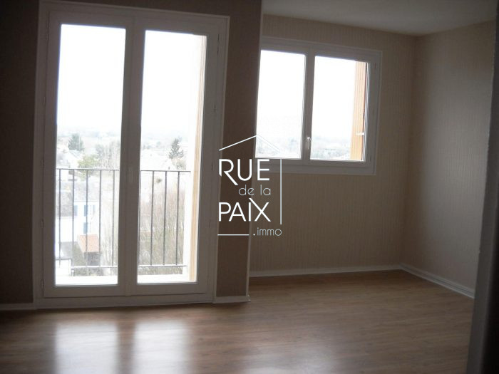 Appartement à louer, 4 pièces - Parthenay 79200