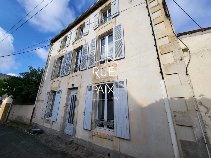 Maison ancienne à louer, 5 pièces - Saint-Maixent-l'École 79400